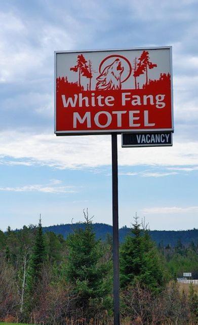 White Fang Motel Wawa Extérieur photo